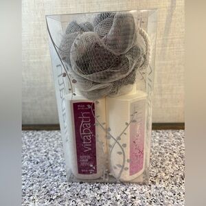 Vitabath Plus For Dry Skin 3 Piece Set  Gelèe, Lotion, Bath Pouf